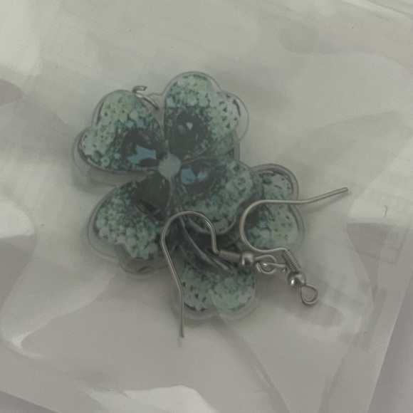 NWT Shamrock Earrings Saint Patrick’s Day Jewelry - Picture 1 of 1